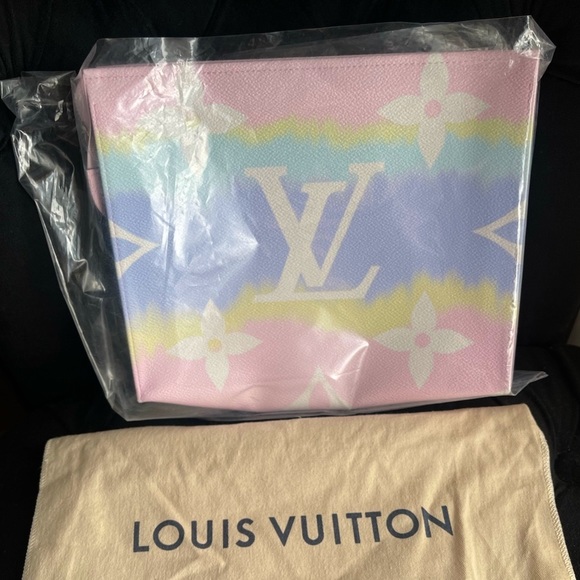 AUTHENTIC 💖🤍💙💛 NEW Louis Vuitton bag - Picture 2 of 10